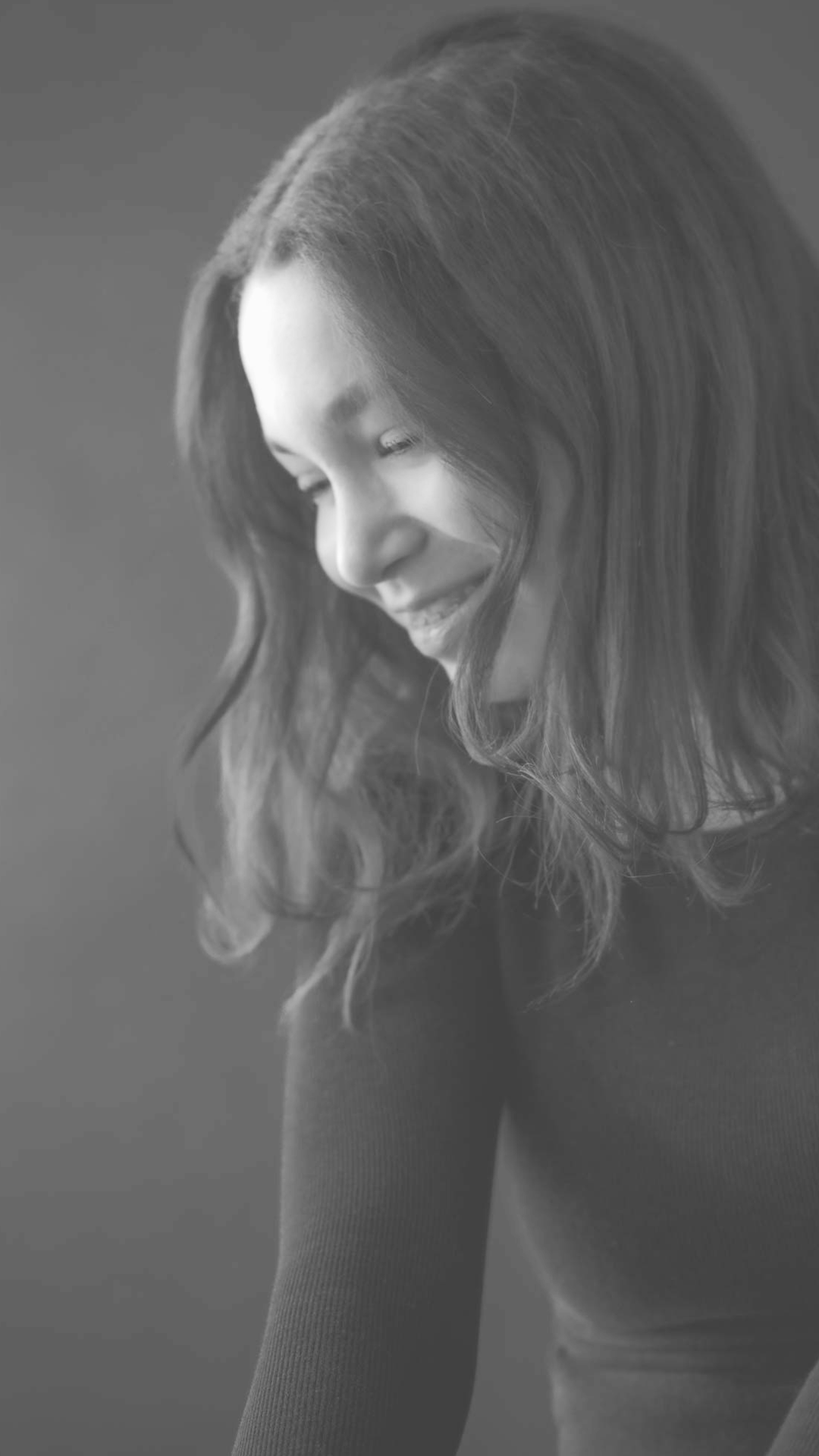 Teenage-girl-side-smile